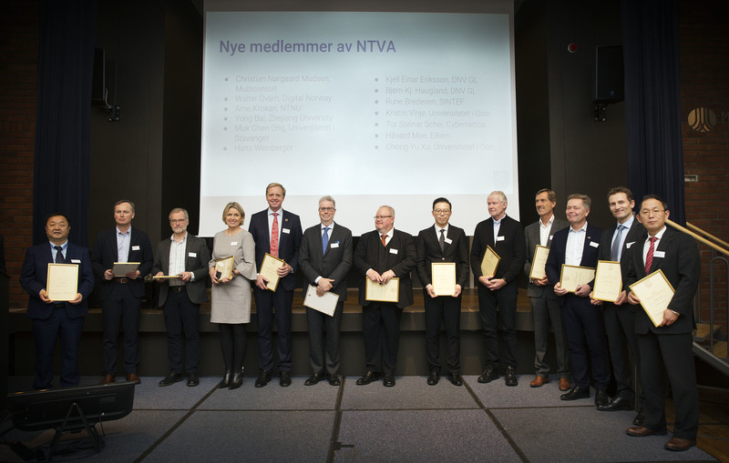 13 nye NTVA medlemmer fikk tildelt diplom og medlemsnål